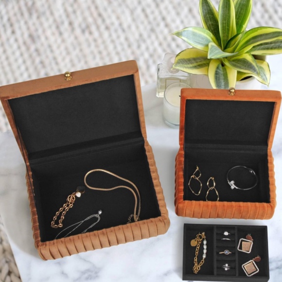 Matching Vintage Style Jewelry Boxes - Picture 3 of 3